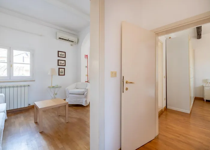 Piazza Navona Rooftop Retreat B Apartment *