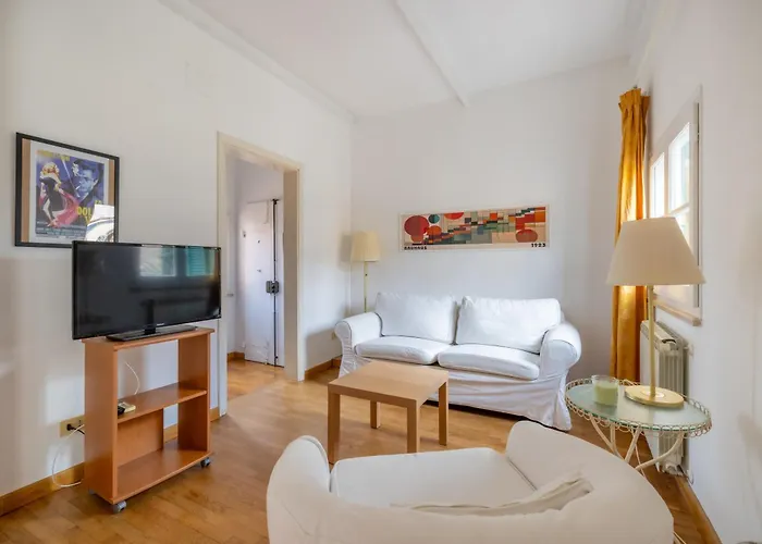 Piazza Navona Rooftop Retreat B *